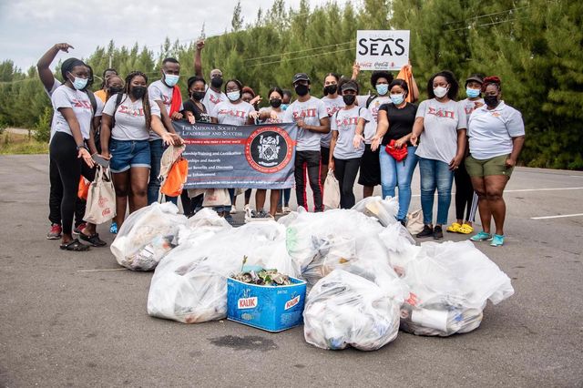 NSLS members participating in community service